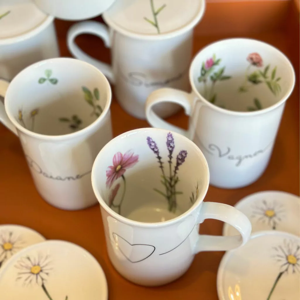 flores-personalizadas-dentro-da-caneca1-739e3decf0e9f41b3216911774904441-1024-1024